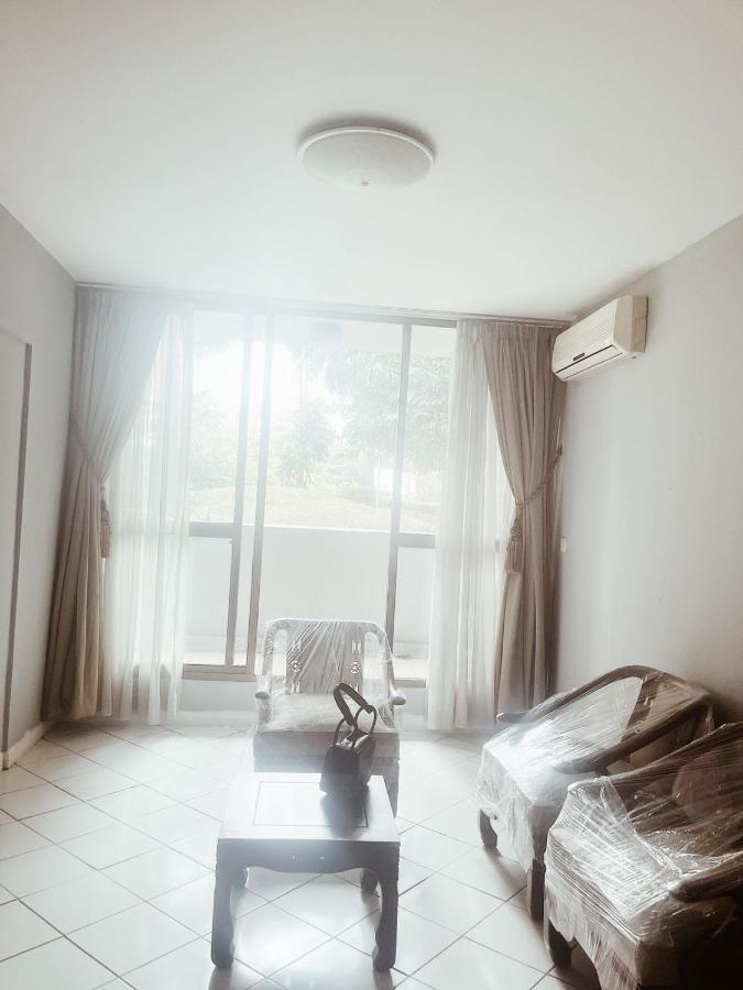 Luxury Oasis Staycation In South Apartemen